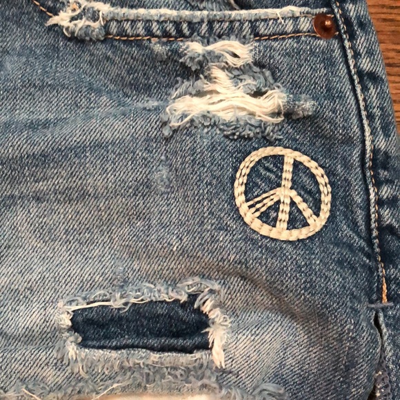 Abercrombie & Fitch Ames Low Rise Boyfriend Short - Picture 2 of 10